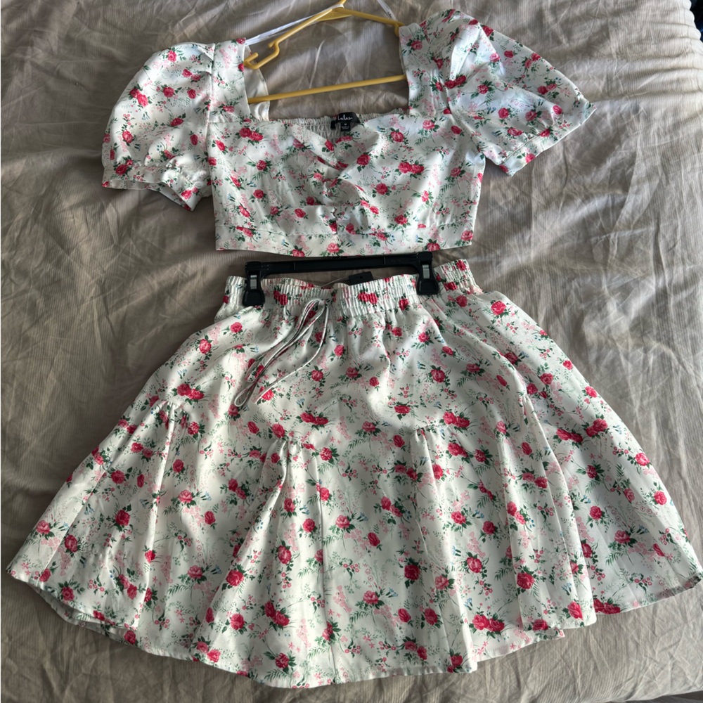 Lulus 2 piece: skirt and crop top NEW WITH TAGS